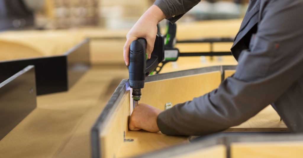 Como Montar Guarda-Roupa em São José dos Campos: 5 Passos e Dicas capa montador de moveis em São José dos Campos